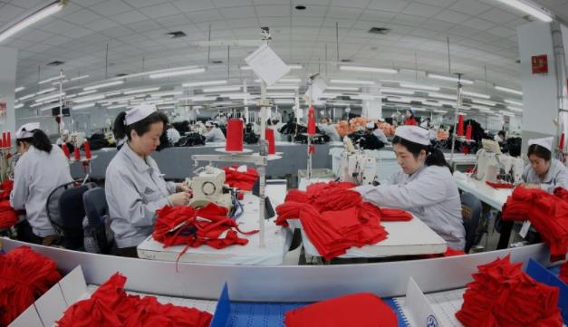 山东青岛：外贸订单多 纺企生产忙