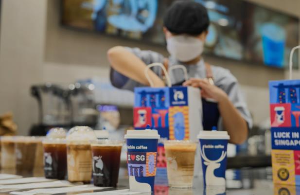 瑞幸咖啡新加坡开店人气火爆，全球化布局打响第一枪