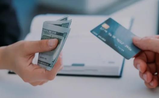 信用卡逾期会被冻结所有银行卡吗？