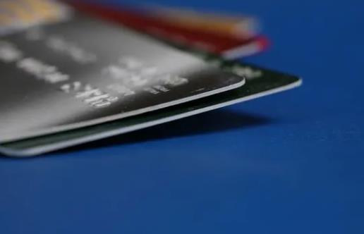 未成年可以在网上办银行卡吗？