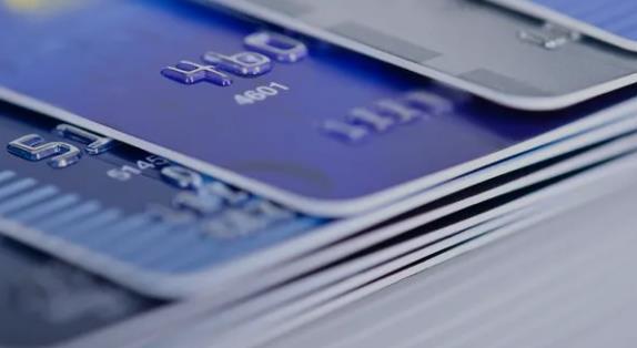 银行卡身份证过期了钱怎么可以取到钱？