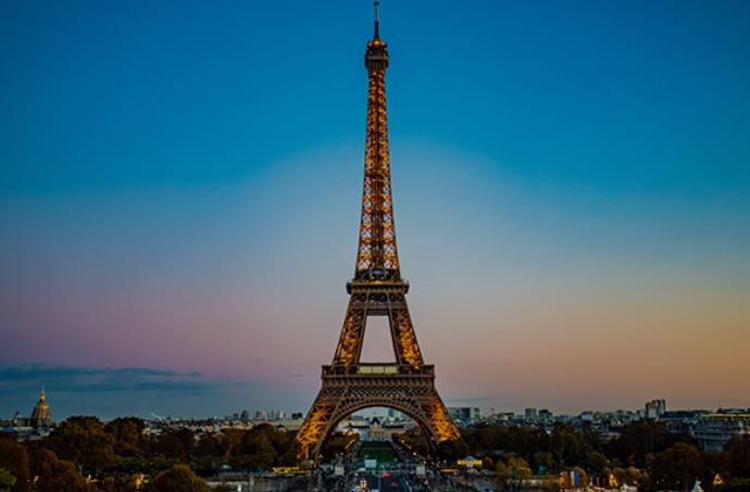法国埃菲尔铁塔有多高 为什么建法国埃菲尔铁塔