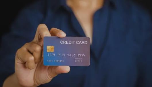 信用卡挂失不补卡还有年费吗？