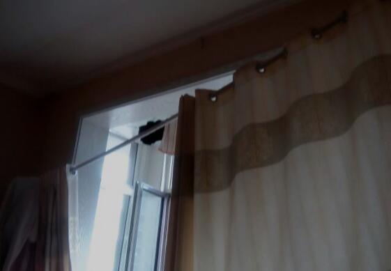 窗帘架子掉了怎么维修