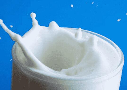 哪些喝牛奶的方式会危害健康？牛奶不能这样喝