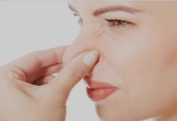 鼻子经常出油怎么办？鼻子出油的6种护理方式