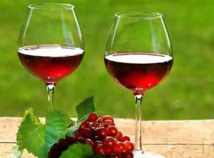 干红和干白葡萄酒的区别是什么 葡萄酒有什么好处