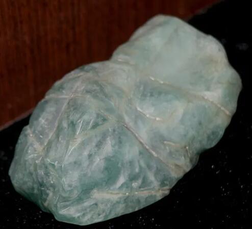 翡翠原石：从矿藏到珍宝，无尽的可能性