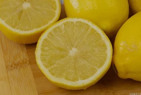 柠檬美白的正确方法：天然的肌肤亮色剂
